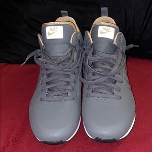 Nike Internationalist Utility